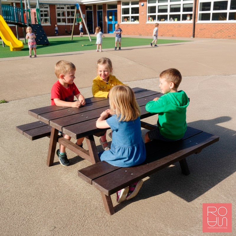 Taula de pícnic MINI fabricada en plàstic 100% reciclat